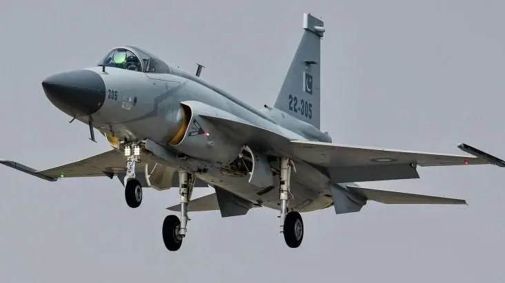 জেএফ-১৭ যুদ্ধবিমান কেনা নিয়ে বাংলাদেশ ও পাকিস্তান