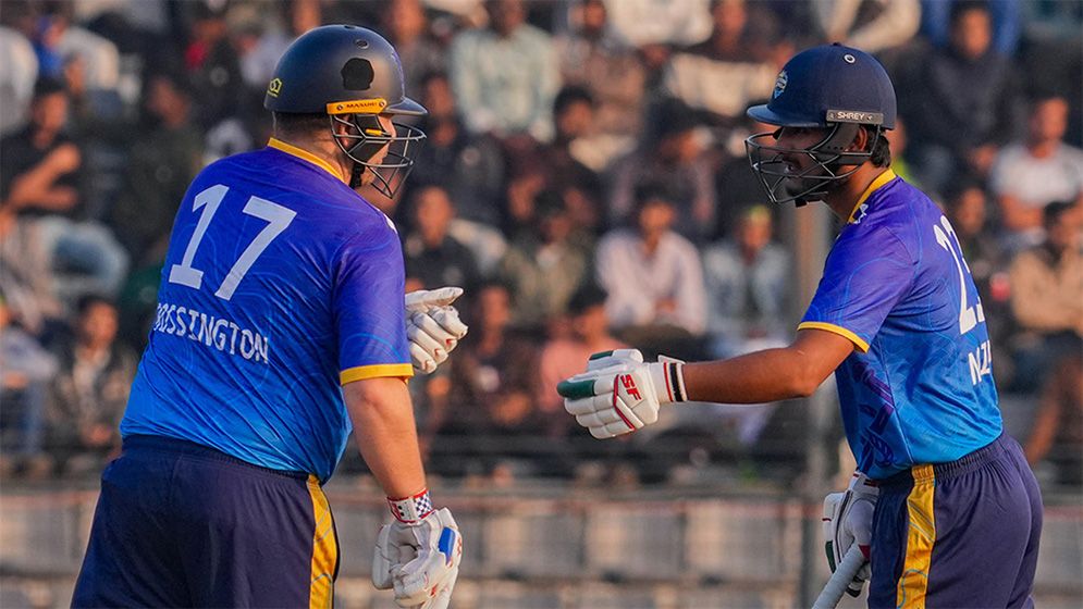 নাঈম-রসিংটনের ব্যাটে চড়ে শীর্ষে চট্টগ্রাম