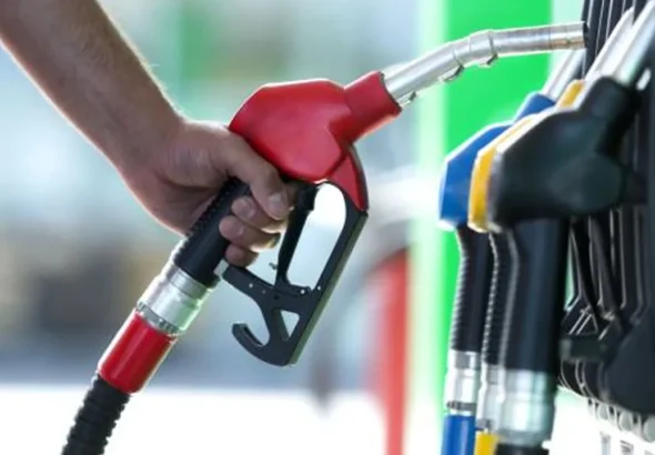 ট্রাম্পের হামলা স্থগিতের ঘোষণায় তেলের দামে বড় পতন