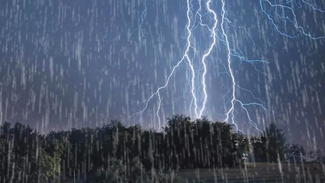 বাড়তে পারে বজ্রসহ শিলাবৃষ্টি